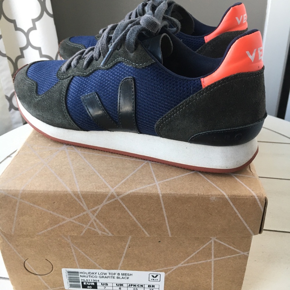 Veja LowTop Sneakers